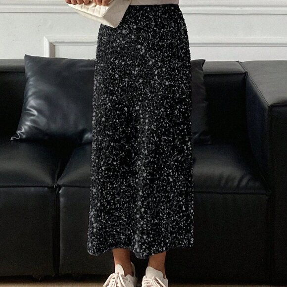 Black Women's Sequin Embellished Fitted Bodycon Party Skirt - Picture 3 of 5